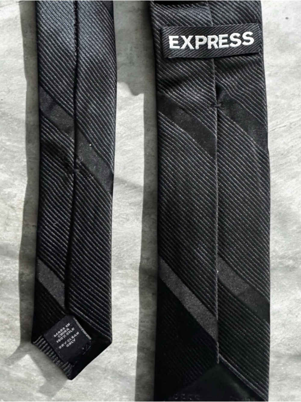 Express Black 100% Silk Skinny Men’s Tie - Picture 2 of 3